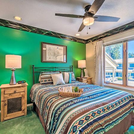 Eclectic Home With Deck 4 Miles To Ski Cloudcroft! Exterior photo